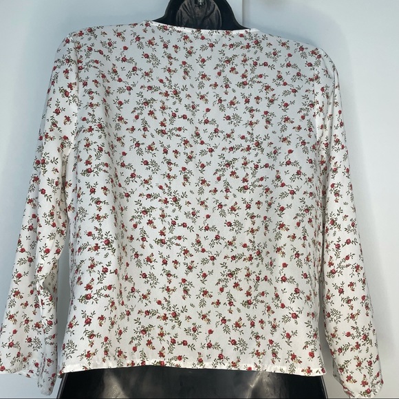 Forever 21 Floral button blouse. M - Picture 4 of 6